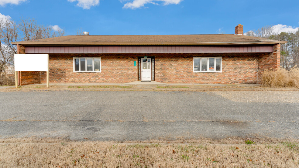 11735 Hg Trueman Rd, Lusby, MD for sale - Primary Photo - Image 1 of 27