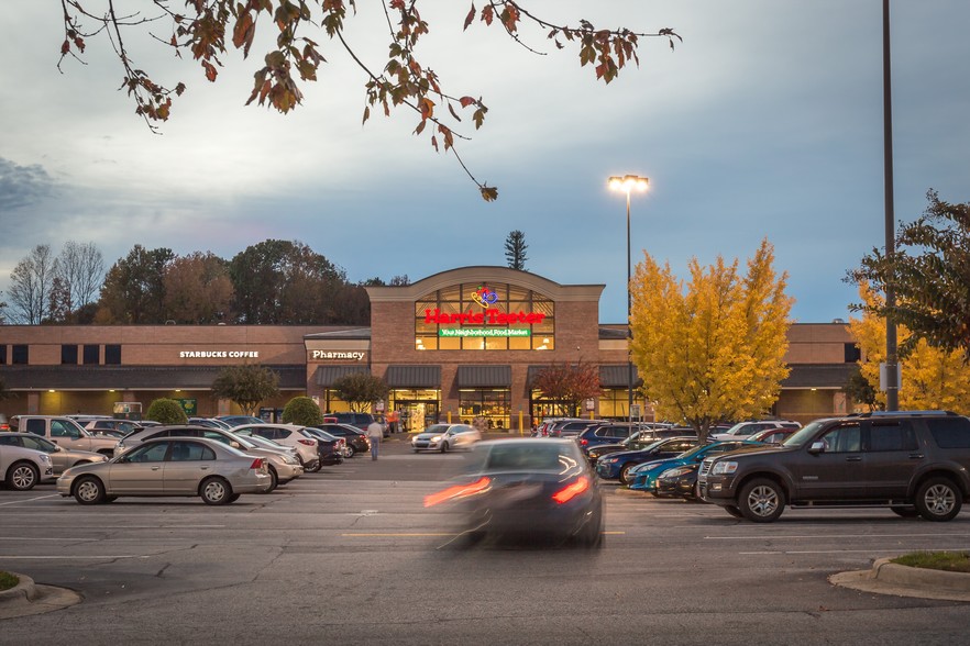 2600-2701 Lawndale Dr, Greensboro, NC for sale - Primary Photo - Image 1 of 1