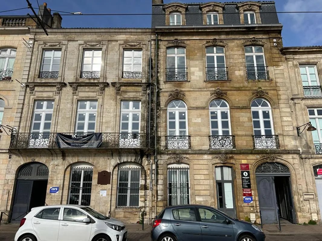 Office in Bordeaux to rent Building Photo- Image 1 of 21