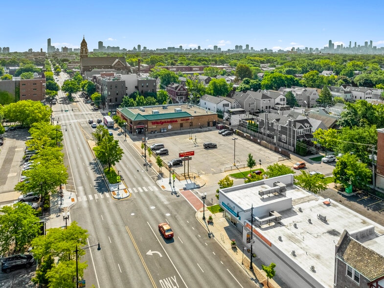 2301 W Irving Park Rd, Chicago, IL for sale - Building Photo - Image 1 of 1