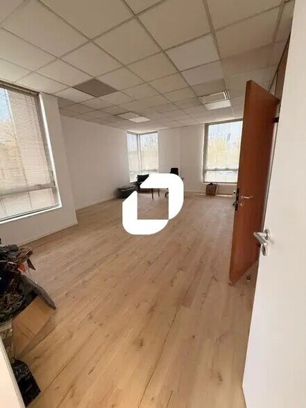 Office in Massy to rent - Building Photo - Image 2 of 11