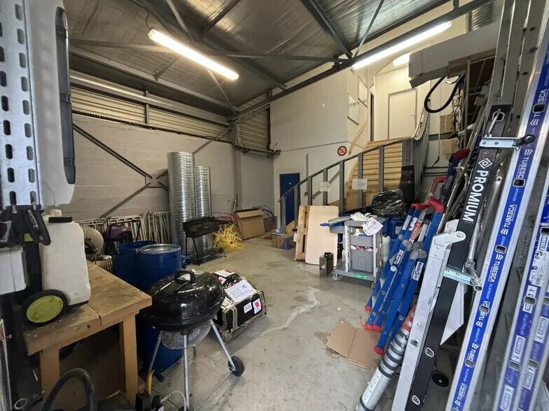 Light Industrial in Saint-Aunès to rent - Building Photo - Image 2 of 4