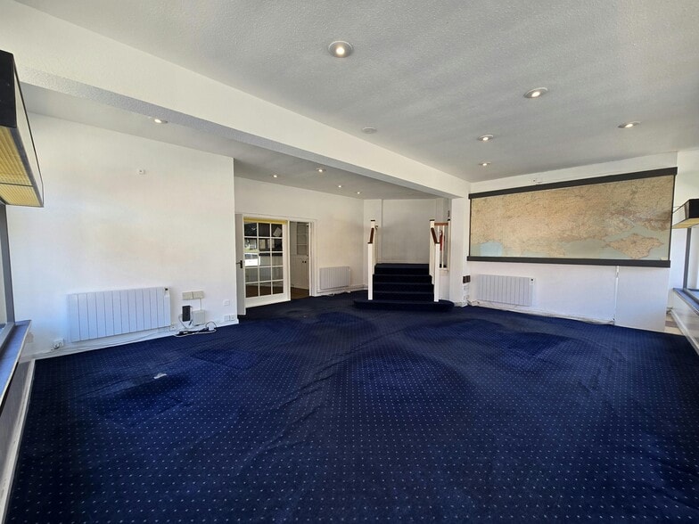 23-25 Old Milton Rd, New Milton to rent - Building Photo - Image 3 of 8