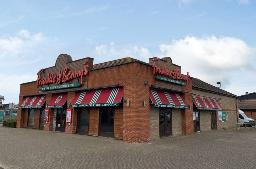 Air Park Way, Feltham for sale - Primary Photo - Image 1 of 1