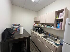 4003-4015 NE 6th Ave, Oakland Park, FL to rent Interior Photo- Image 2 of 15