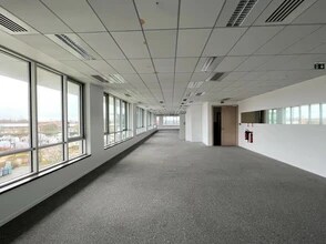 2 Rue René Caudron, Voisins-le-Bretonneux to rent Interior Photo- Image 2 of 5