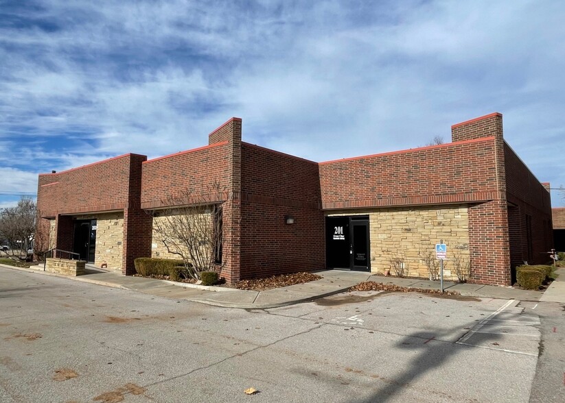 7100 N Classen Blvd, Oklahoma City, OK for sale - Building Photo - Image 2 of 9