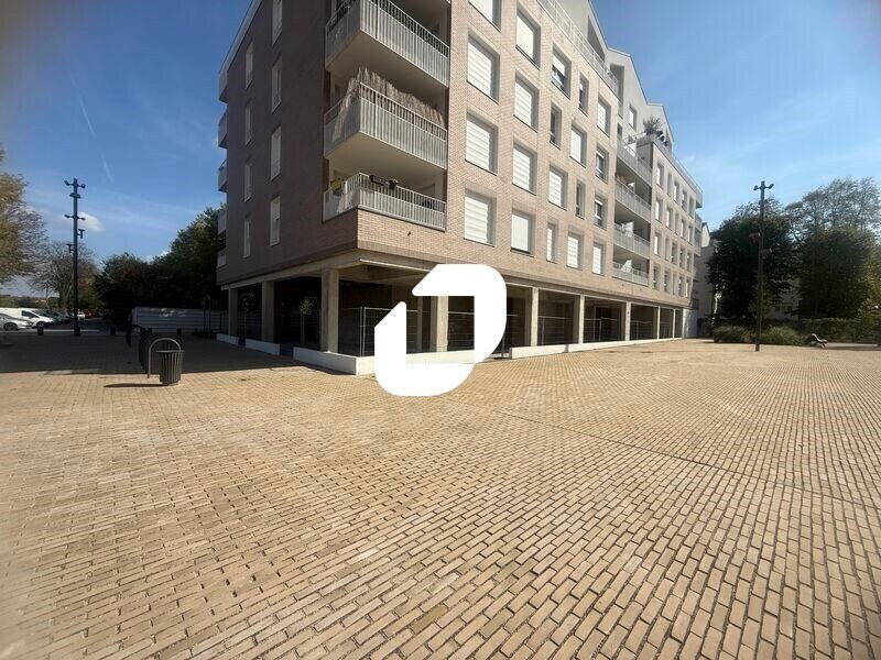Retail in Neuilly-sur-Marne to rent Building Photo- Image 1 of 6