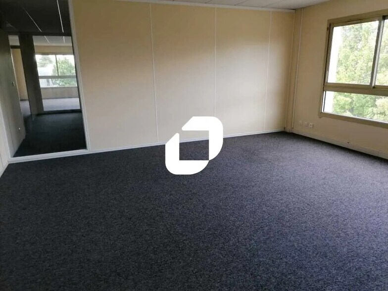 3 Rue De La Terre De Feu, Les Ulis to rent - Interior Photo - Image 3 of 8