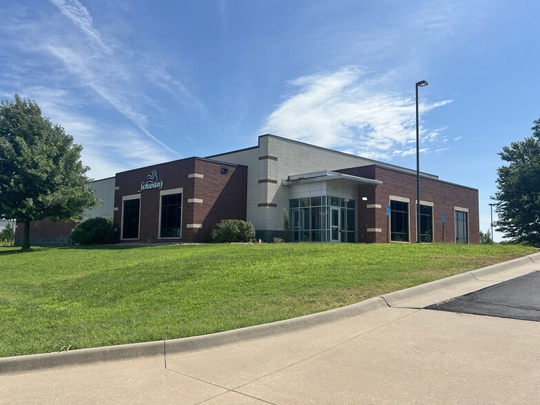 3900 E 12th Ave, Winfield, KS for sale - Primary Photo - Image 1 of 10