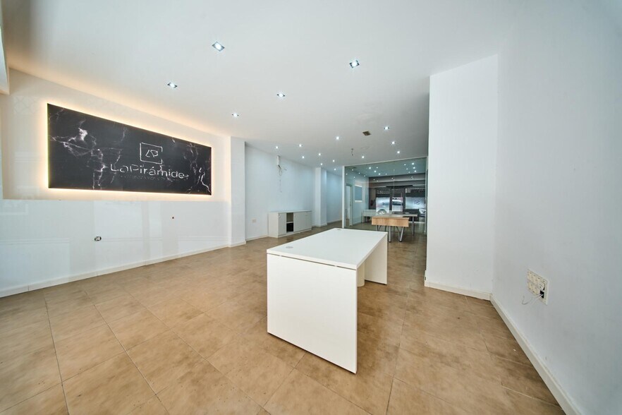 Calle Conde Cifuentes, Granada, Granada for sale - Interior Photo - Image 3 of 22