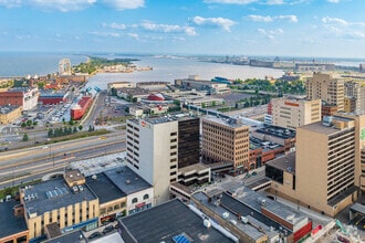 130 W Superior St, Duluth, MN - AERIAL  map view