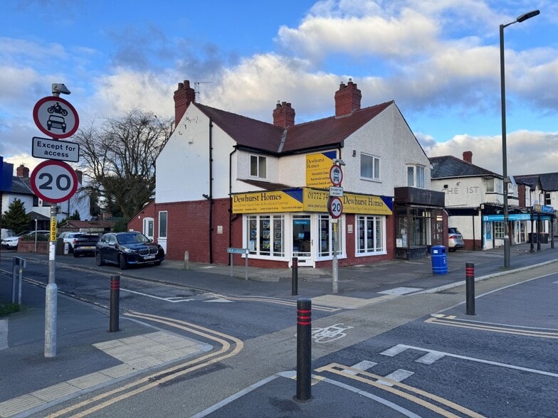 28 Liverpool Rd, Penwortham to rent - Primary Photo - Image 1 of 1