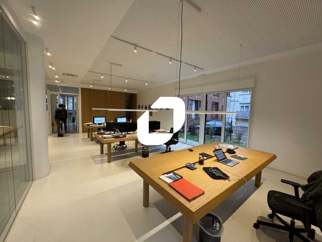 Office in Montrouge to rent Interior Photo- Image 1 of 14