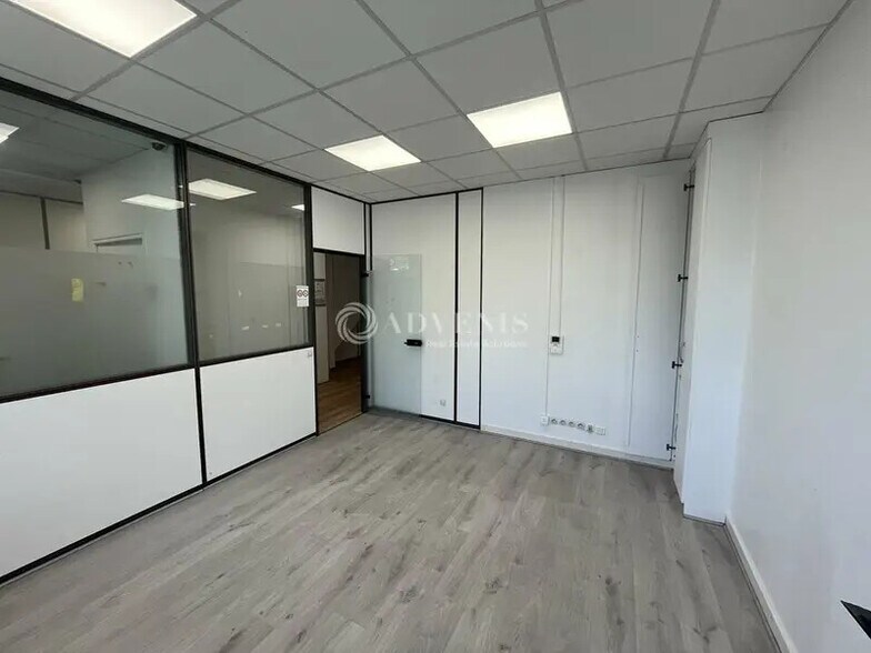 Office in Créteil to rent - Interior Photo - Image 3 of 11