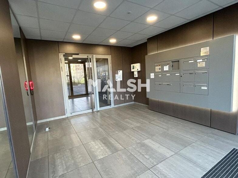 Office in Francheville for sale - Building Photo - Image 3 of 15