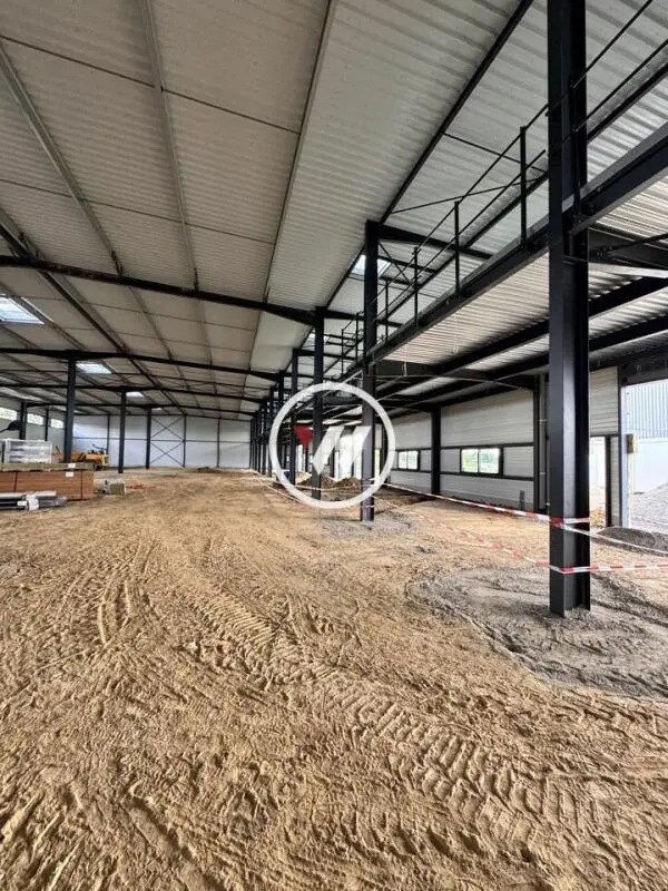 Industrial in Viarmes to rent Interior Photo- Image 1 of 8