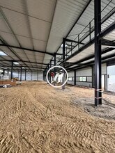 Industrial in Viarmes to rent Interior Photo- Image 1 of 8