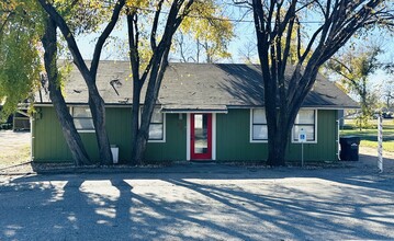 205 Taylor St, Hutto, TX for rent Building Photo- Image 1 of 7