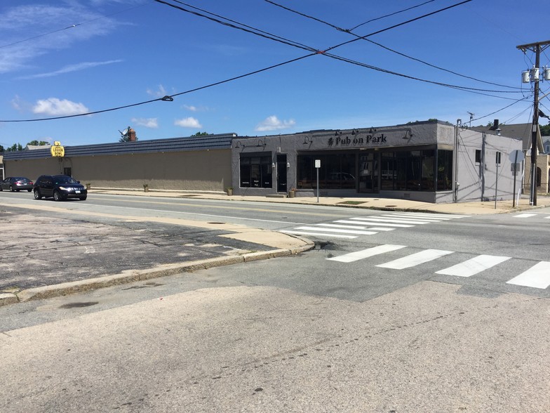 Retail in Cranston, RI for sale - Primary Photo - Image 1 of 1