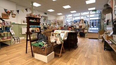 11A Lion St, Brecon to rent Interior Photo- Image 2 of 9