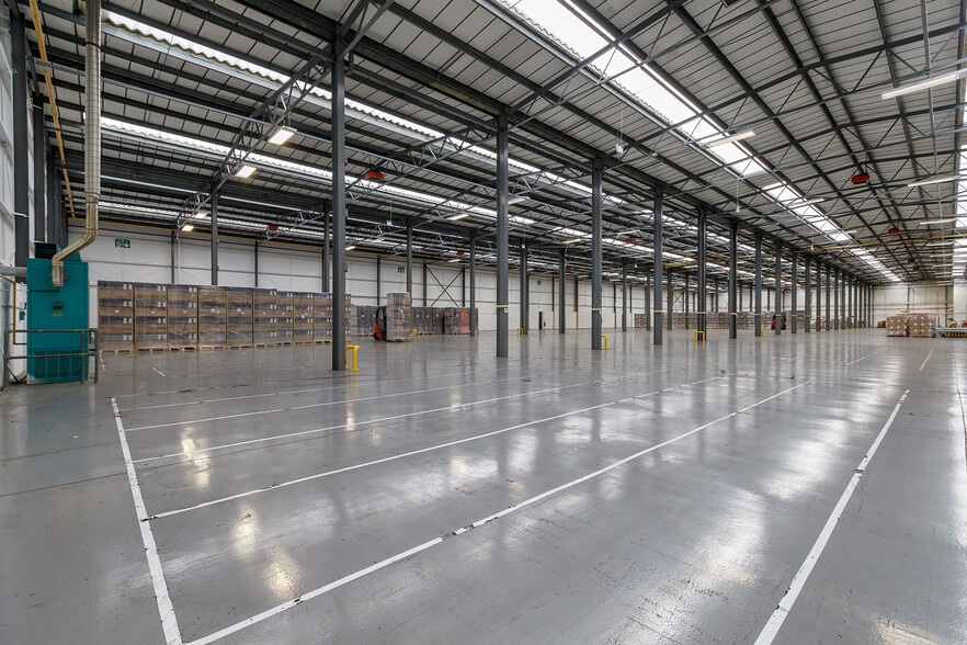 73 Mercers Dr, Milton Keynes to rent - Interior Photo - Image 2 of 11