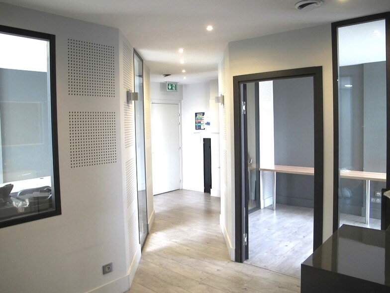 Office in Avignon for sale - Building Photo - Image 2 of 5