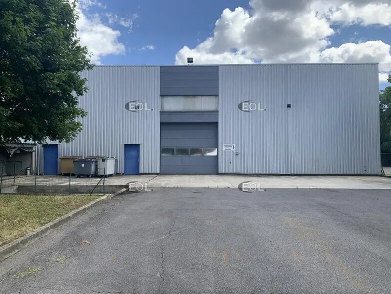 Light Industrial in Le Plessis-Bouchard to rent - Building Photo - Image 2 of 12