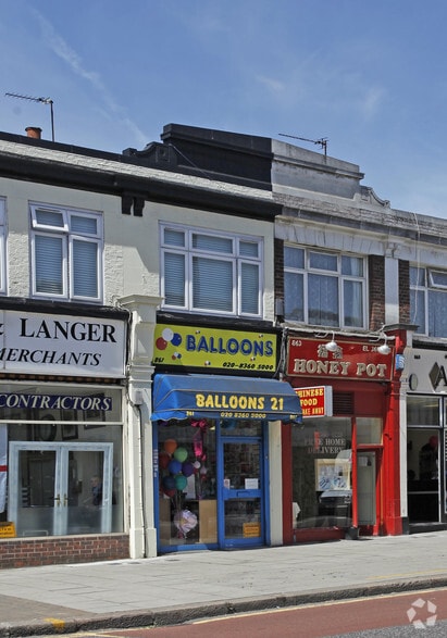 863 Green Lanes, London to rent - Primary Photo - Image 1 of 6