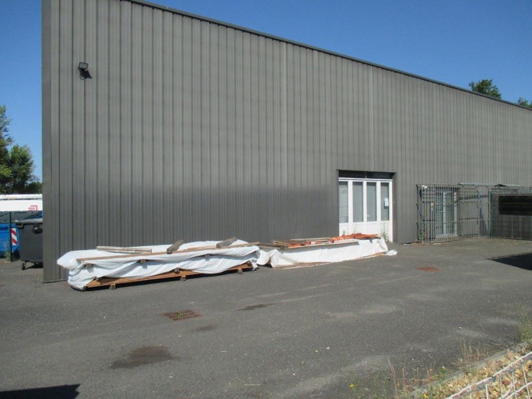 Light Industrial in SAINT-JEAN-D'ILLAC to rent Building Photo- Image 1 of 3