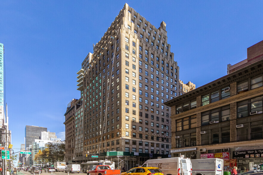 1040 Avenue of the Americas, New York, NY for rent - Building Photo - Image 2 of 4