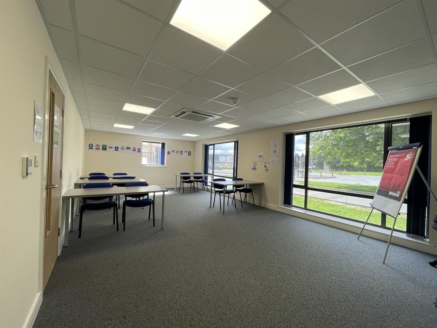 44 Park Rd, Chesterfield to rent Interior Photo- Image 1 of 6