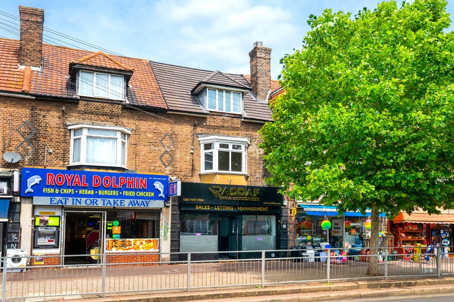 297 Wood Ln, Dagenham for sale - Building Photo - Image 1 of 15