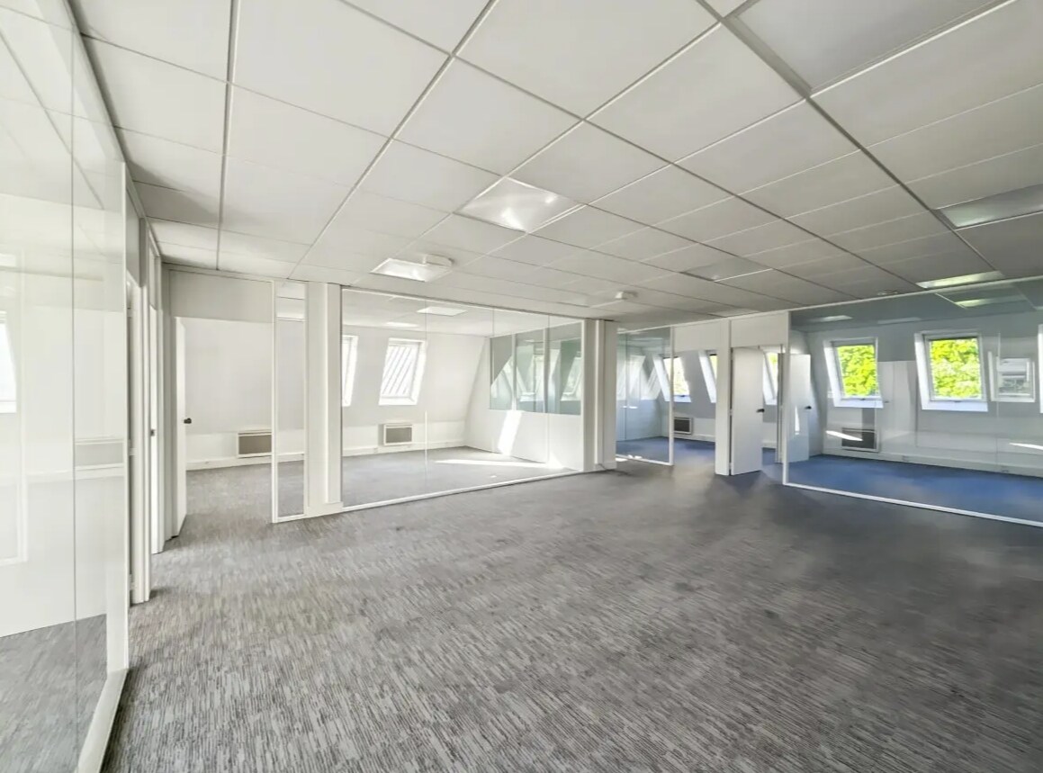 52 Rue Du Capitaine Guynemer, Courbevoie, HDS 92400 - Unit 1 -  - Interior Photo - Image 1 of 6