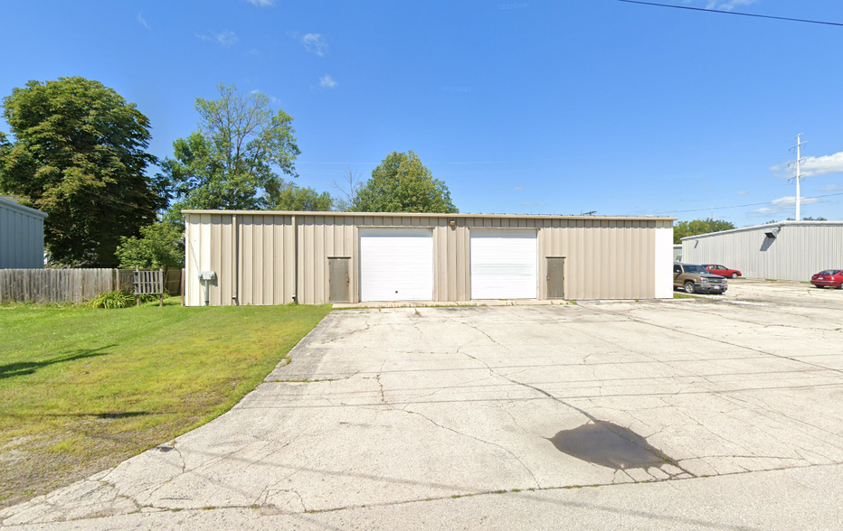 1227-1229 S Maple Ave, Green Bay, WI for rent - Building Photo - Image 2 of 4