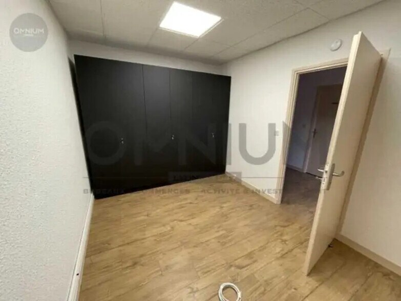 Office in Charbonnières-les-Bains to rent - Interior Photo - Image 3 of 6