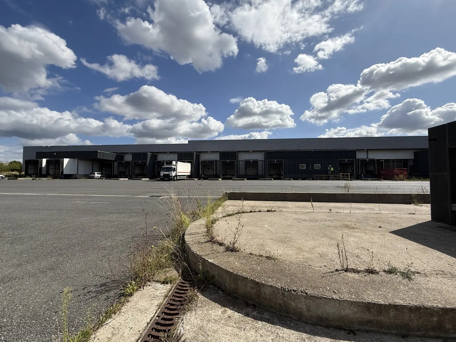 Industrial in SAINT-OUEN-L'AUMONE to rent Building Photo- Image 1 of 9