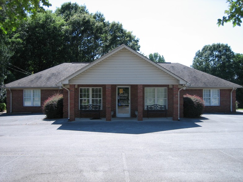 402 Doctors Dr, New Albany, MS for sale - Primary Photo - Image 1 of 1