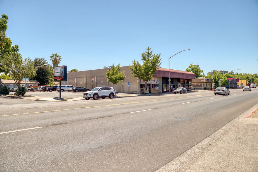 302-310 McHenry Ave, Modesto, CA for sale - Building Photo - Image 1 of 5