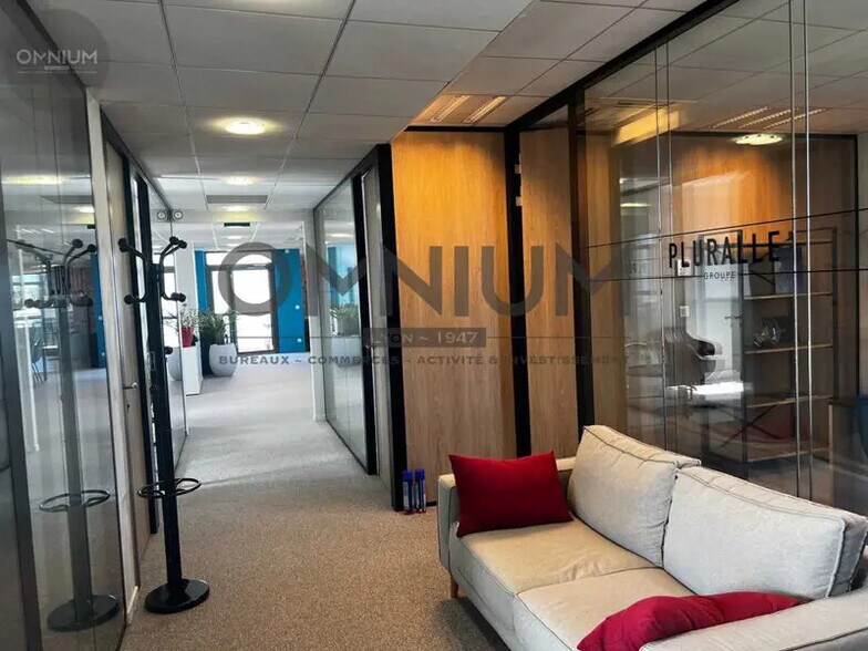 Office in Écully to rent - Building Photo - Image 3 of 8
