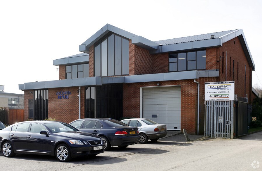 Lyndhurst Rd, Ascot for sale - Primary Photo - Image 1 of 1