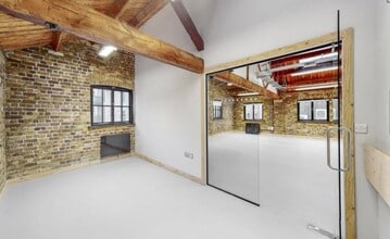13 Mill St, London to rent Interior Photo- Image 2 of 10