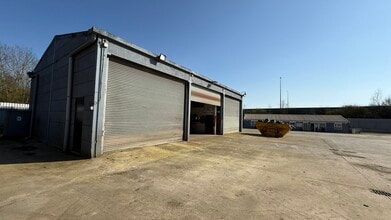 Moor Mill Ln, St Albans to rent Building Photo- Image 2 of 9