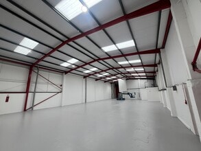 Millshaw Park Way, Leeds to rent Interior Photo- Image 1 of 1