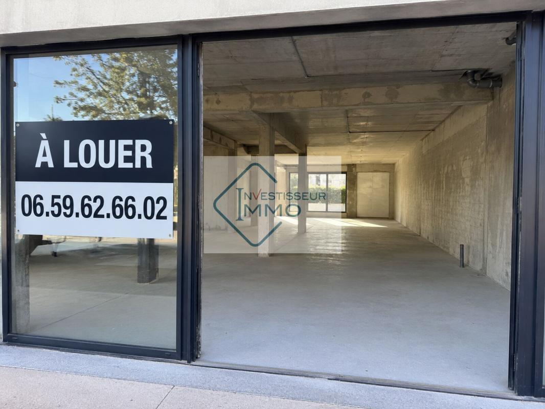 Retail in Gennevilliers to rent Building Photo- Image 1 of 4