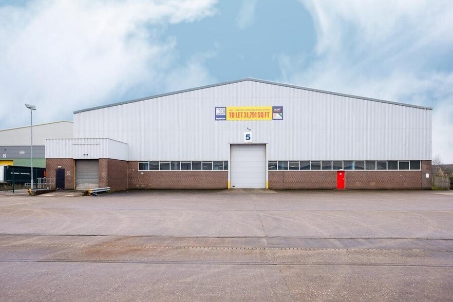 Lower Milehouse Ln, Newcastle Under Lyme to rent - Building Photo - Image 3 of 9