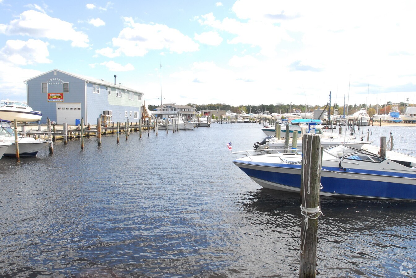 221 E Lacey Rd, Forked River 08731 UK