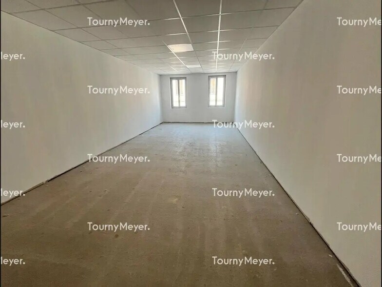 Retail in Toulouse to rent - Building Photo - Image 2 of 5