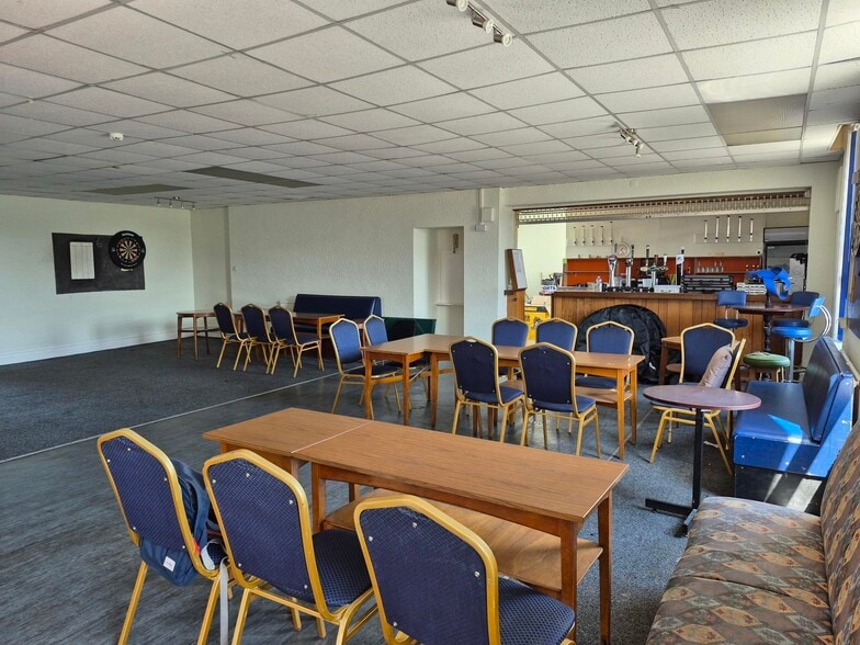 317 Holdenhurst Rd, Bournemouth to rent - Building Photo - Image 3 of 14