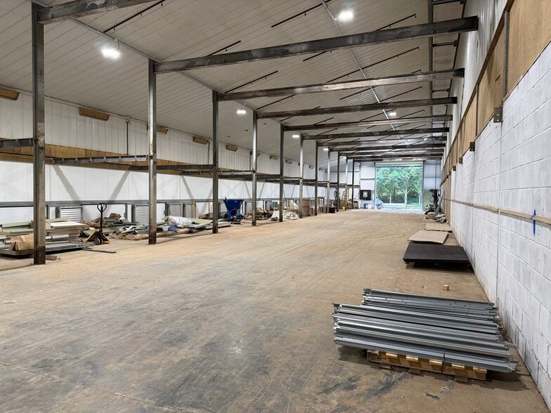 Emms Ln, Horsham to rent - Building Photo - Image 2 of 5